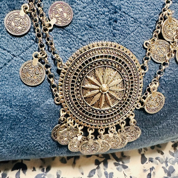 Brand new traditional long necklace - Picture 2 of 4